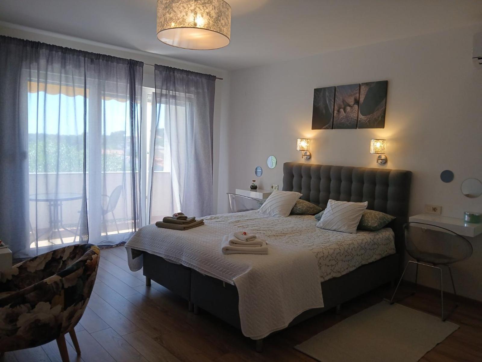 Riviera Rooms And Apartments Palit Exterior photo