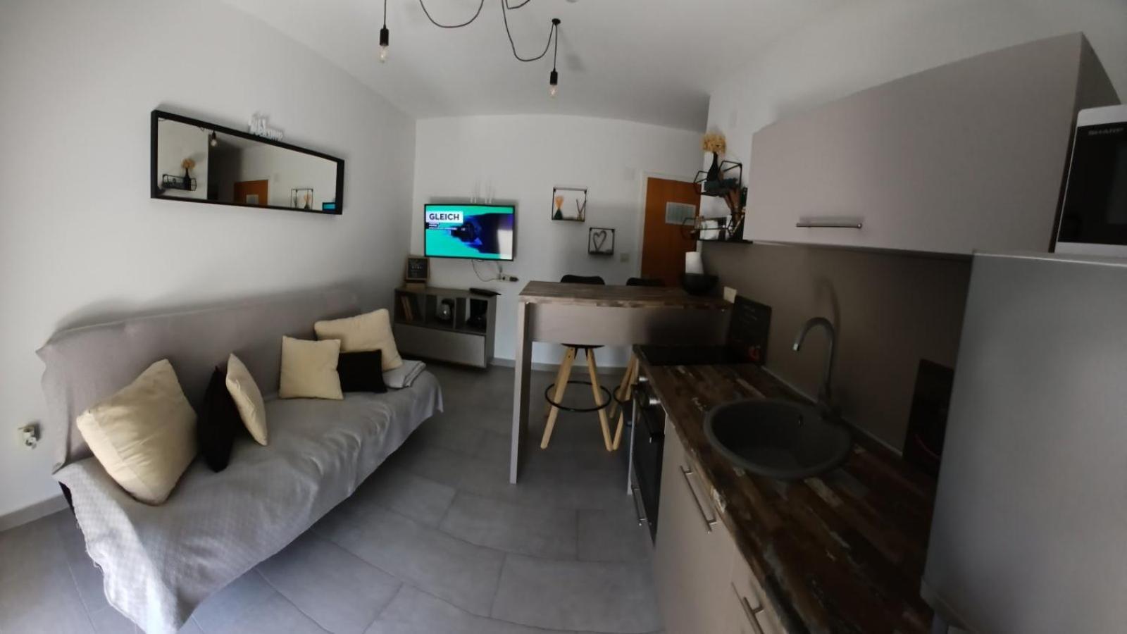 Riviera Rooms And Apartments Palit Exterior photo